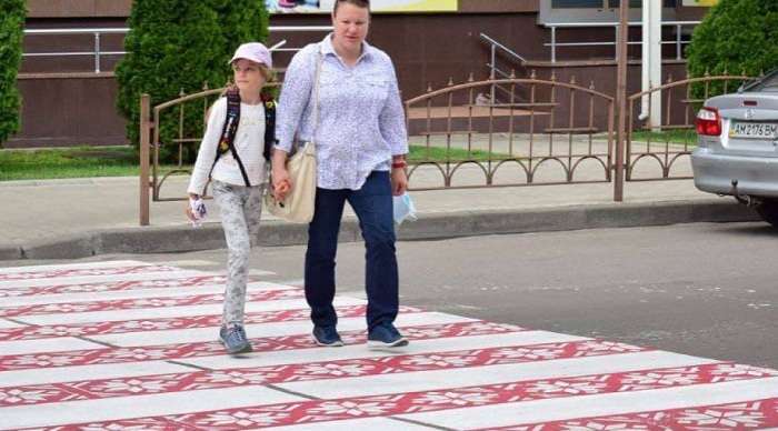 У Житомирі створили патріотичний пішохідний перехід