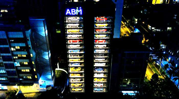 Новое архитектурное чудо в Сингапуре – автомат автомобилей (ВИДЕО)