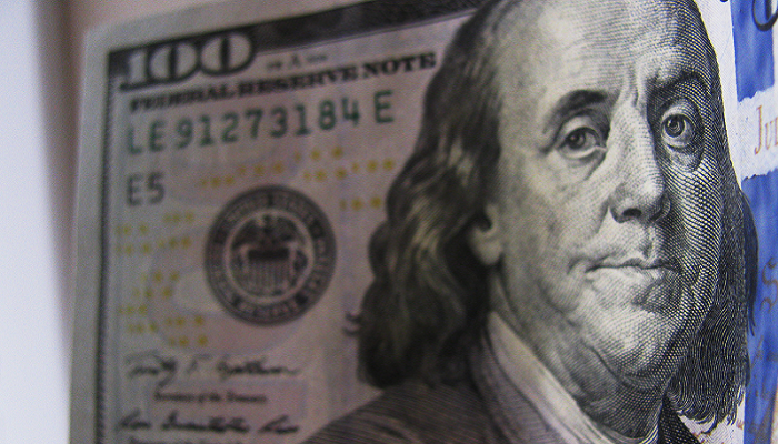 У липні українці продали банкам валюту на $1053,1 млн