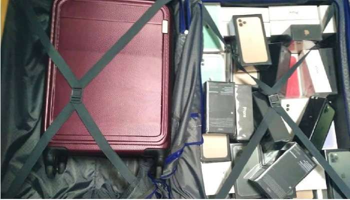 В «Борисполе» пассажиры забыли чемоданы с айфонами на два миллиона гривен