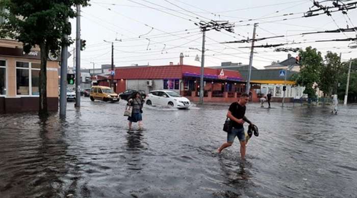 У Житомирі випав град