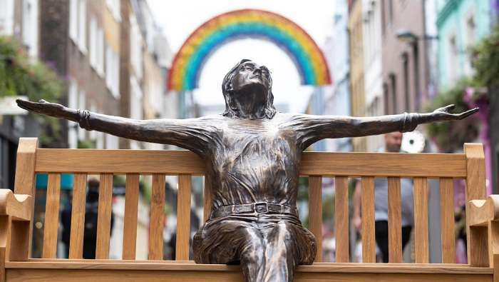 Статуи Джона Леннона нашли новое место в Лондоне