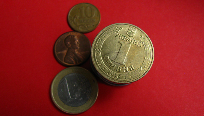 Офіційна гривня віддала долару 13 копійок