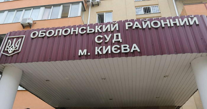 У Нацполіції прокоментували «стриптиз» біля Оболонського суду