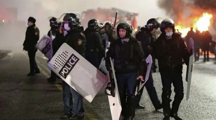 У Казахстані затриали понад 4,4 тисячі людей