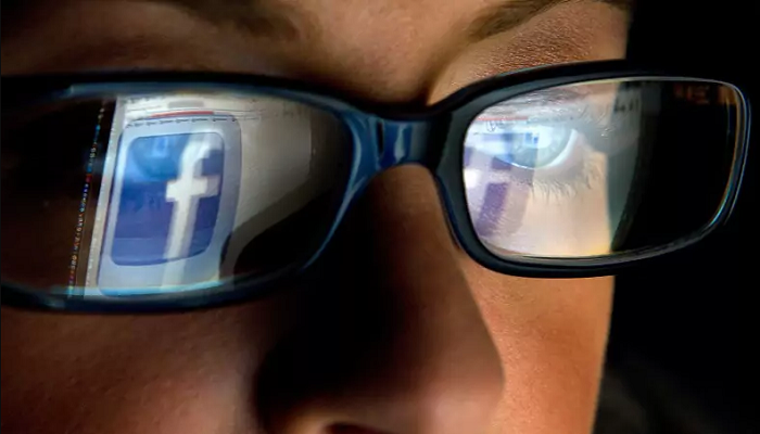 Во Франции несовершеннолетним запретят создавать соцстраницы без разрешения родителей