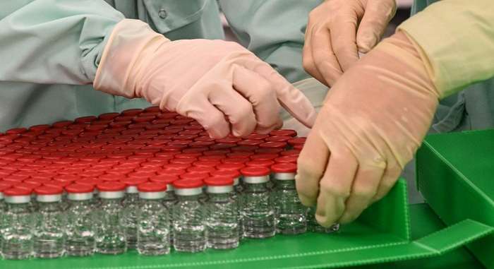 Вакцину от коронавируса AstraZeneca будут продавать каждую неделю по два миллиона доз