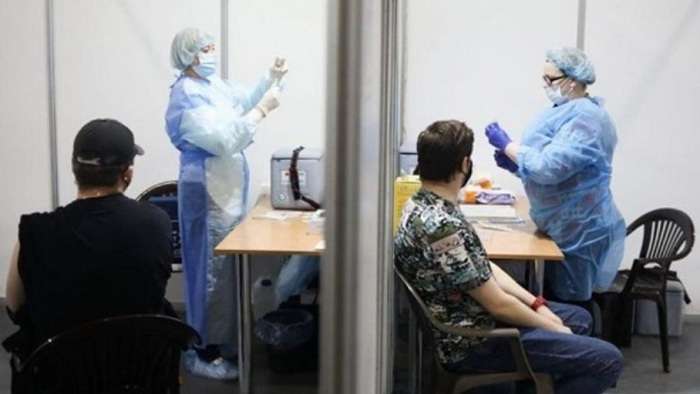 Італійці кинулись масово вакцинуватись через неможливість відвідувати ресторани