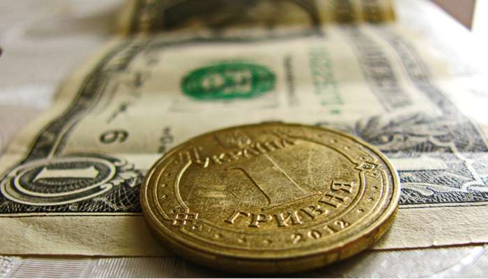 Гривня начала «сдаваться» доллару