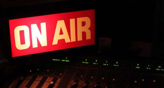 Порошенко поздравил с годовщиной первое военное радио на Донбассе