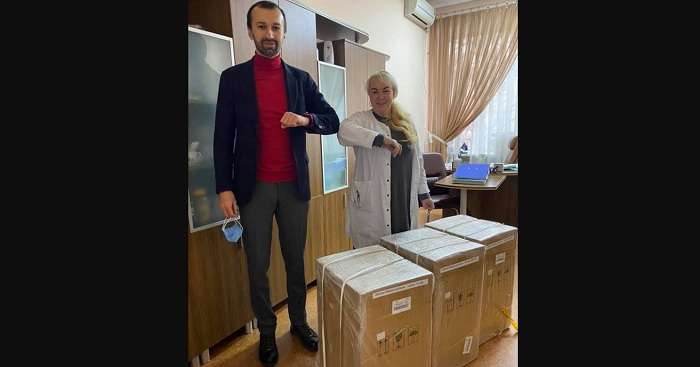 Затравленный за высокую зарплату Лещенко пустил часть дохода на доброе дело