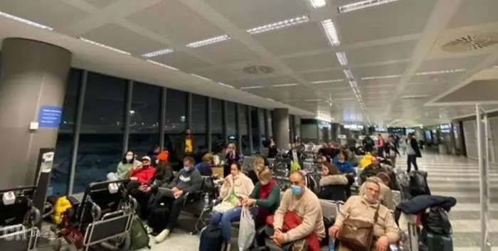 Понад сто українців застрягли в аеропорту Мілана