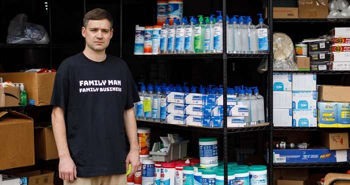 У Мережі висміяли американців, яким не дозволили продавати антисептик за захмарною ціною