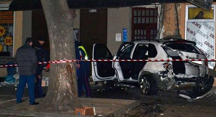 Зупинки транспорту в Україні будуватимуть із спецогорожею