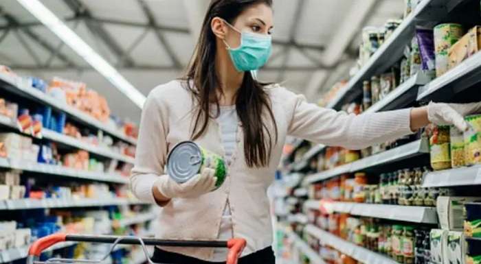 Главный санврач рассказал, смогут ли вакцинированные украинцы покупать еду в супермаркете