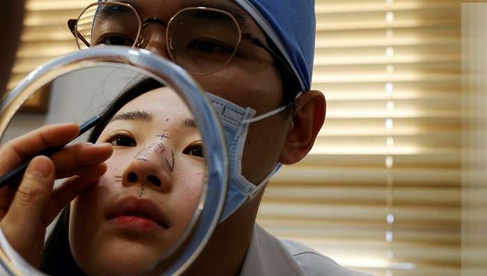 На тлі пандемії у Південній Кореї зріс попит на ринопластику