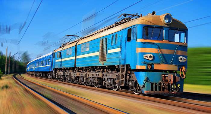 В Запорожье не разминулись два поезда: есть жертвы