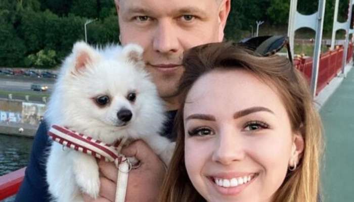 «Девушка с собачкой» вернулась из Уханя и завела роман с главой ГМС