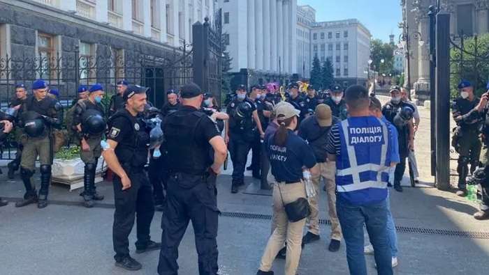 Нацкорпус митингует под Офисом президента Украины