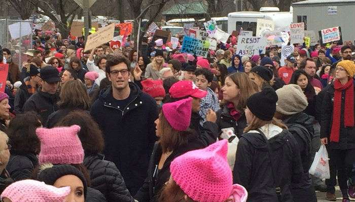 У натовпі мітингувальників проти Трампа помітили його родича