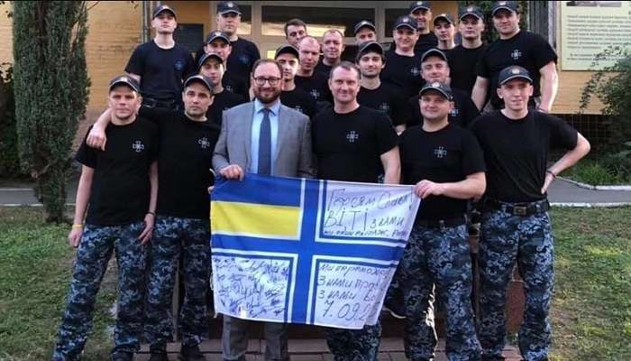 Зеленський дав добро на покупку квартир всім звільненим морякам