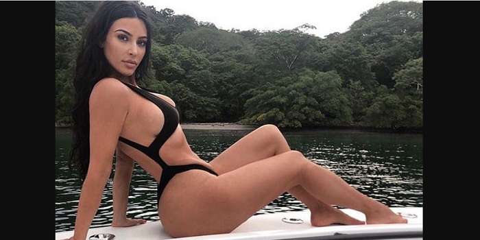 Ким Кардашян удивила купальником
