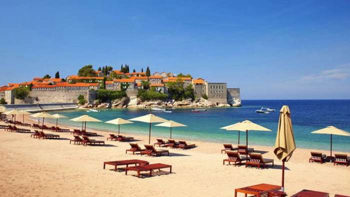 Черногория будет принимать украинцев без тестов на COVID-19