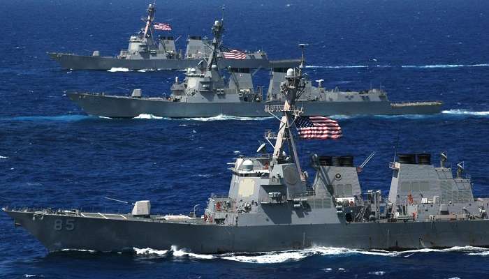 В Китае возмутились входом эсминца ВМС США в спорные воды