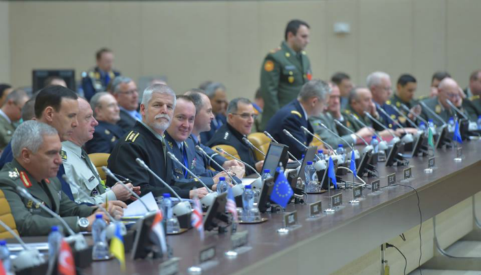 Муженко виклав Військовому комітету НАТО можливі сценарії ескалації на Донбасі