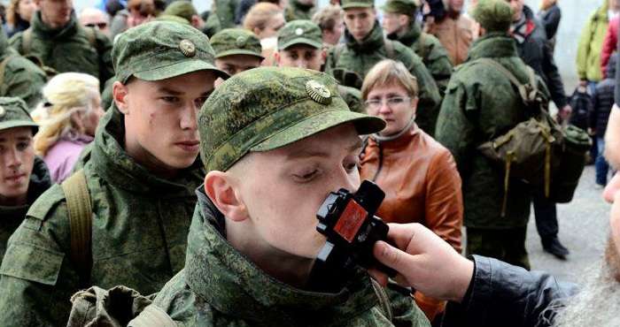 Кремль снова заберет из Крыма мужчин призывного возраста