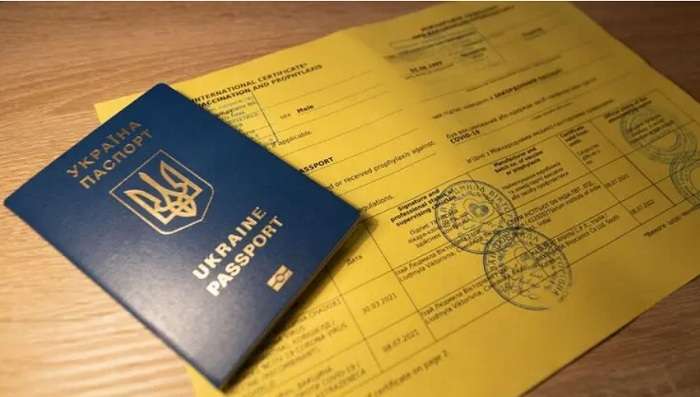 Полиция начнет проверять подлинность ковид-сертификатов украинцев
