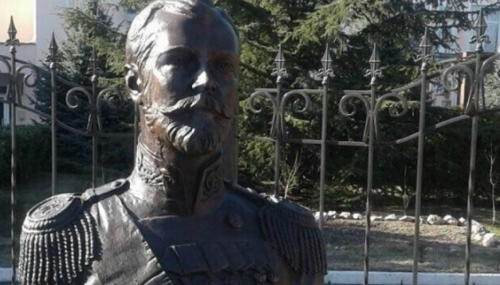 В мережі показали розрекламований Поклонською мироточивий бюст Миколи ІІ (ВІДЕО)