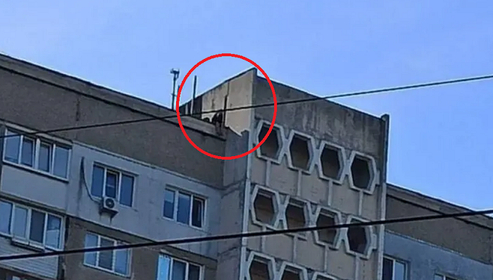 У Києві підліток хотів стрибнути з 16 поверху