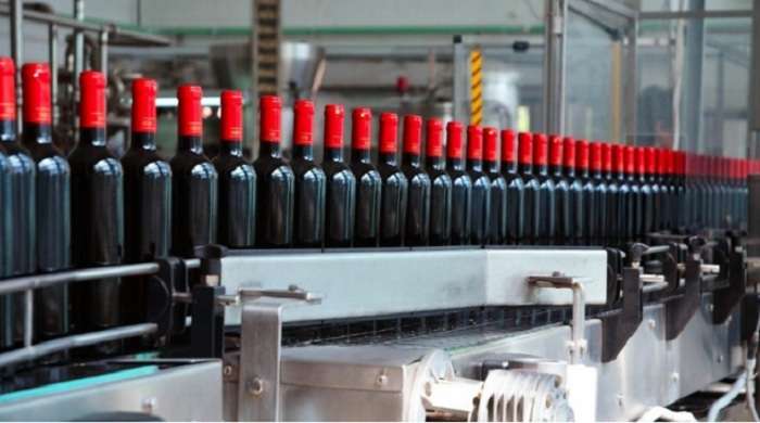 Санкции бьют: Крымские виноделы приостановят работу