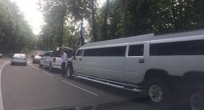 Выпускников ривненского детского сада покатали на лимузинах