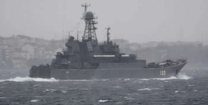 Российские военные корабли и подлодки входят в Черное море — СМИ