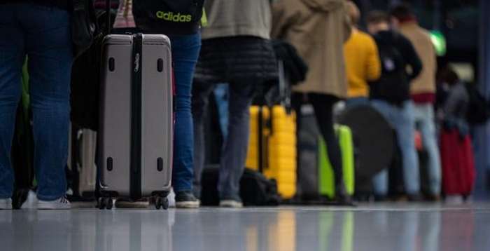 У всьому світі скасовано тисячі авіарейсів через штам Омікрон