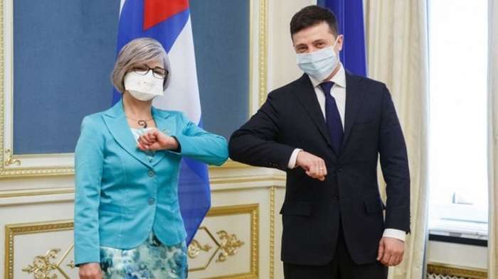 В Офисе президента рассказали о новом способе здороваться лидера страны