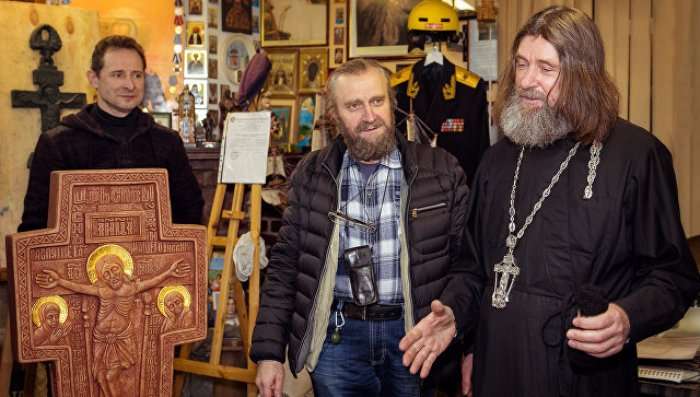 Журналіст висміяв ідею встарновлення російського прапора на дні Маріанської западини