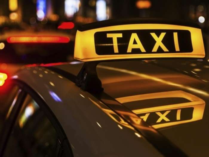 Как должен вести себя пассажир в такси и сам водитель: основные правила