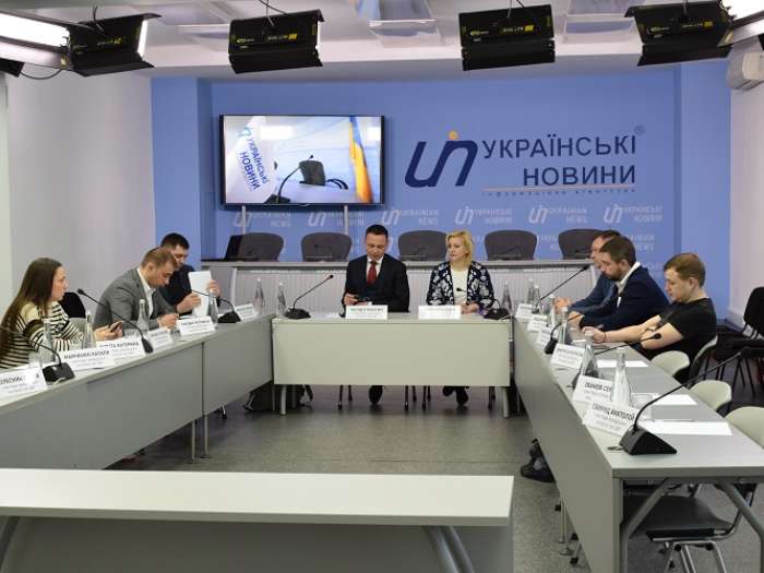 Реформі – Труба: Громадські активісти висловили недовіру директору ГБР