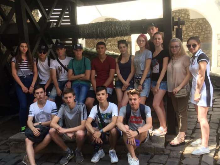 Этнических украинцев целенаправленно превращают в “белых негров” и изгоняют с исторической родины