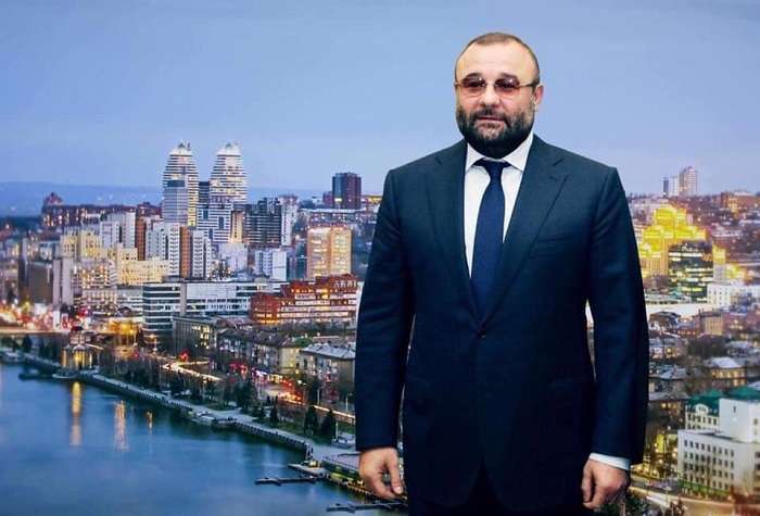 Александр Петровский… Он работает волшебником…