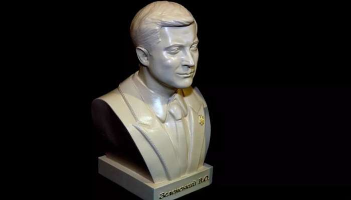 В Украине выставят на продажу бюсты Зеленского