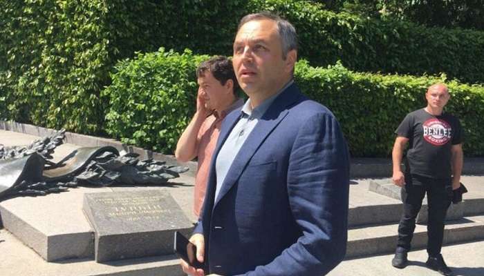 Портнов може вздрючити Порошенко й Ко більше, ніж команда Зе – журналіст