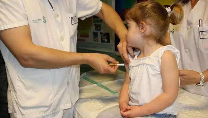 ВОЗ не рекомендувала поголовно вакцинувати дітей від ковіду