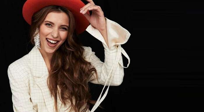 Компании продолжают разрывать контракты с Региной Тодоренко