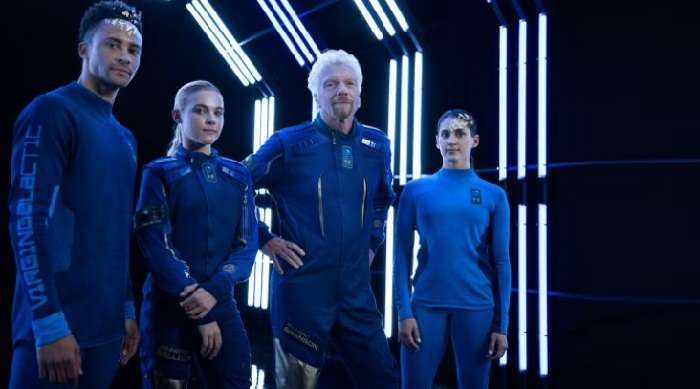 Ричард Брэнсон показал, в чем будет отправлять туристов в космос