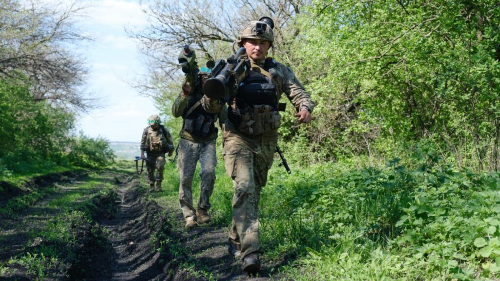 Військові у лісі