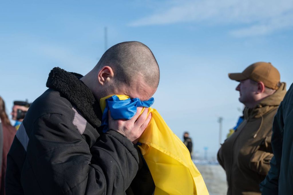 В Україні пропонують виплати для цивільних, яких утримувала Росія: деталі ініціативи